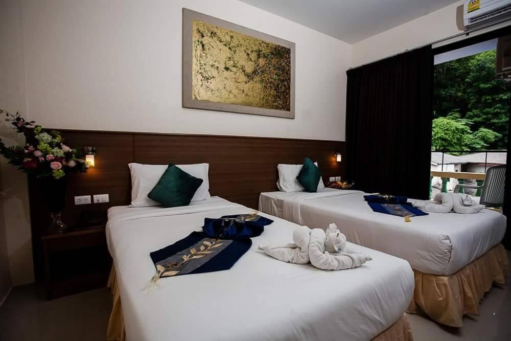 Royal Waves Hotel Patong Exterior photo