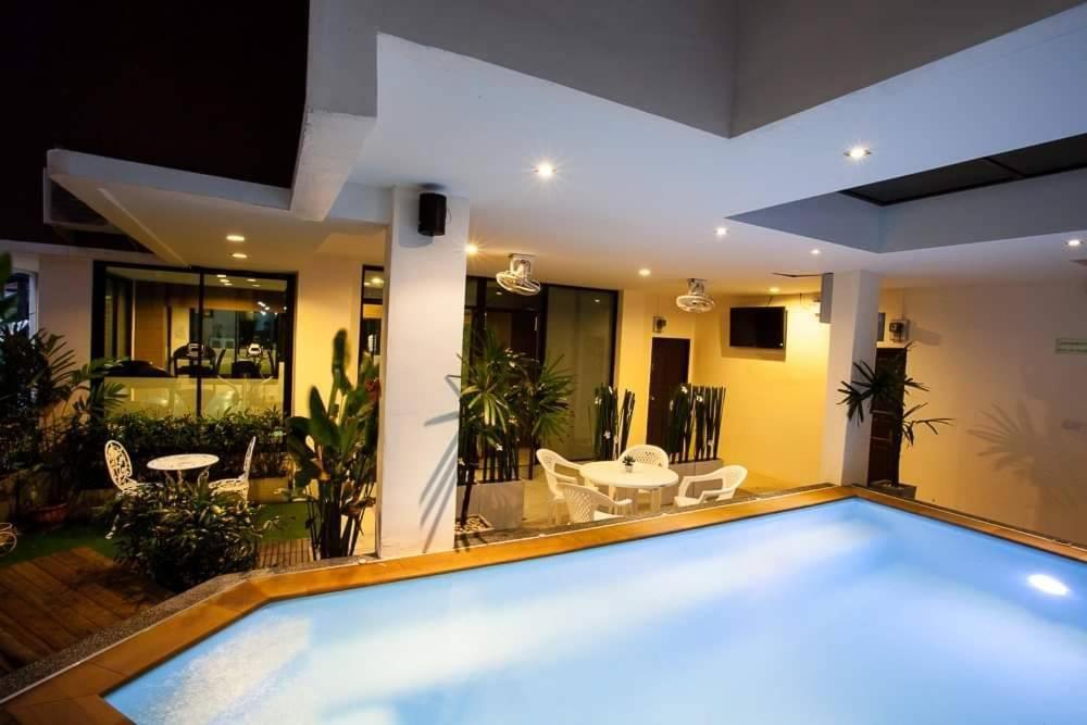 Royal Waves Hotel Patong Exterior photo