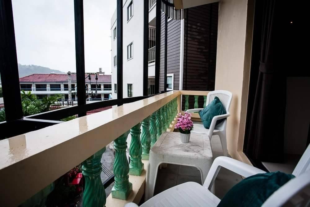 Royal Waves Hotel Patong Exterior photo