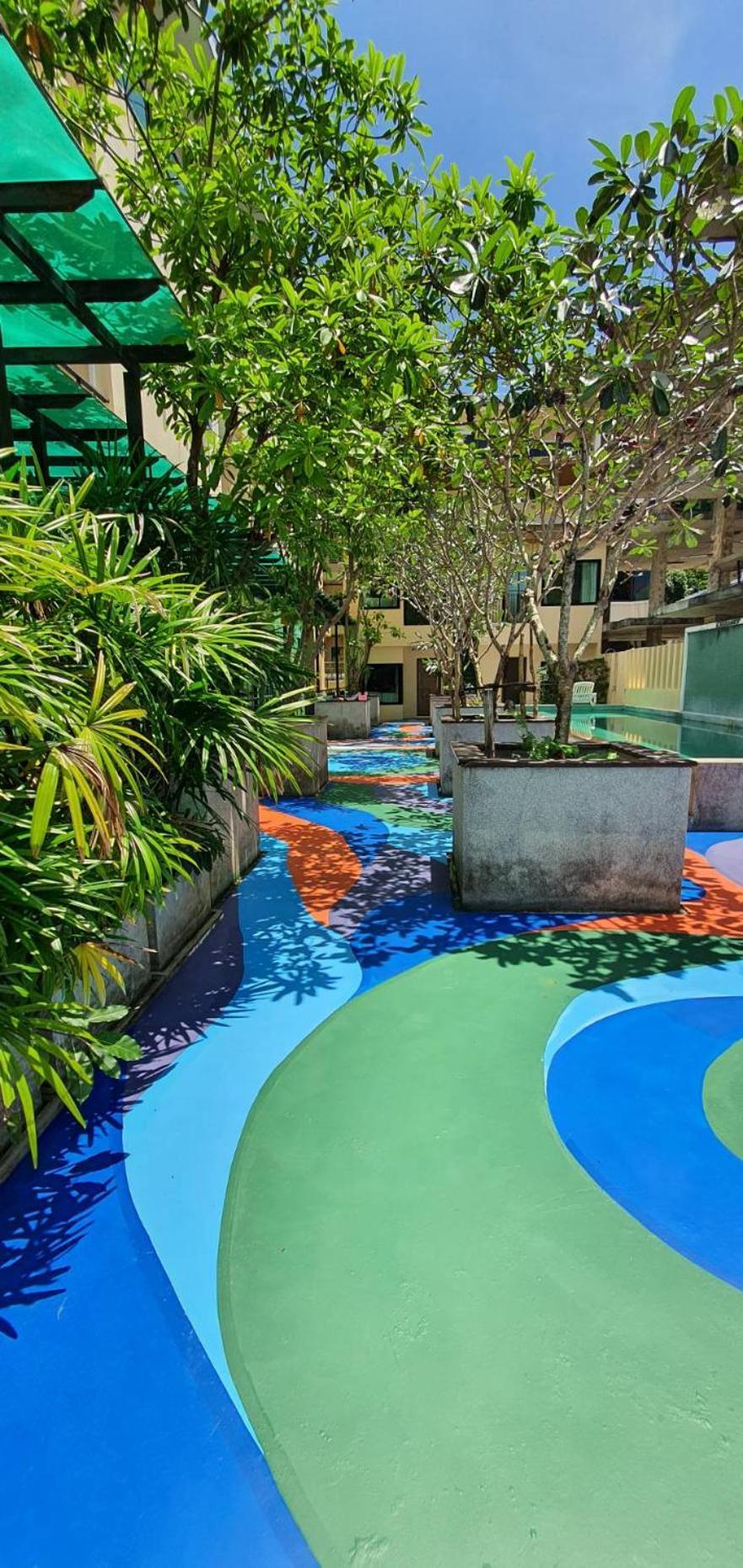 Royal Waves Hotel Patong Exterior photo