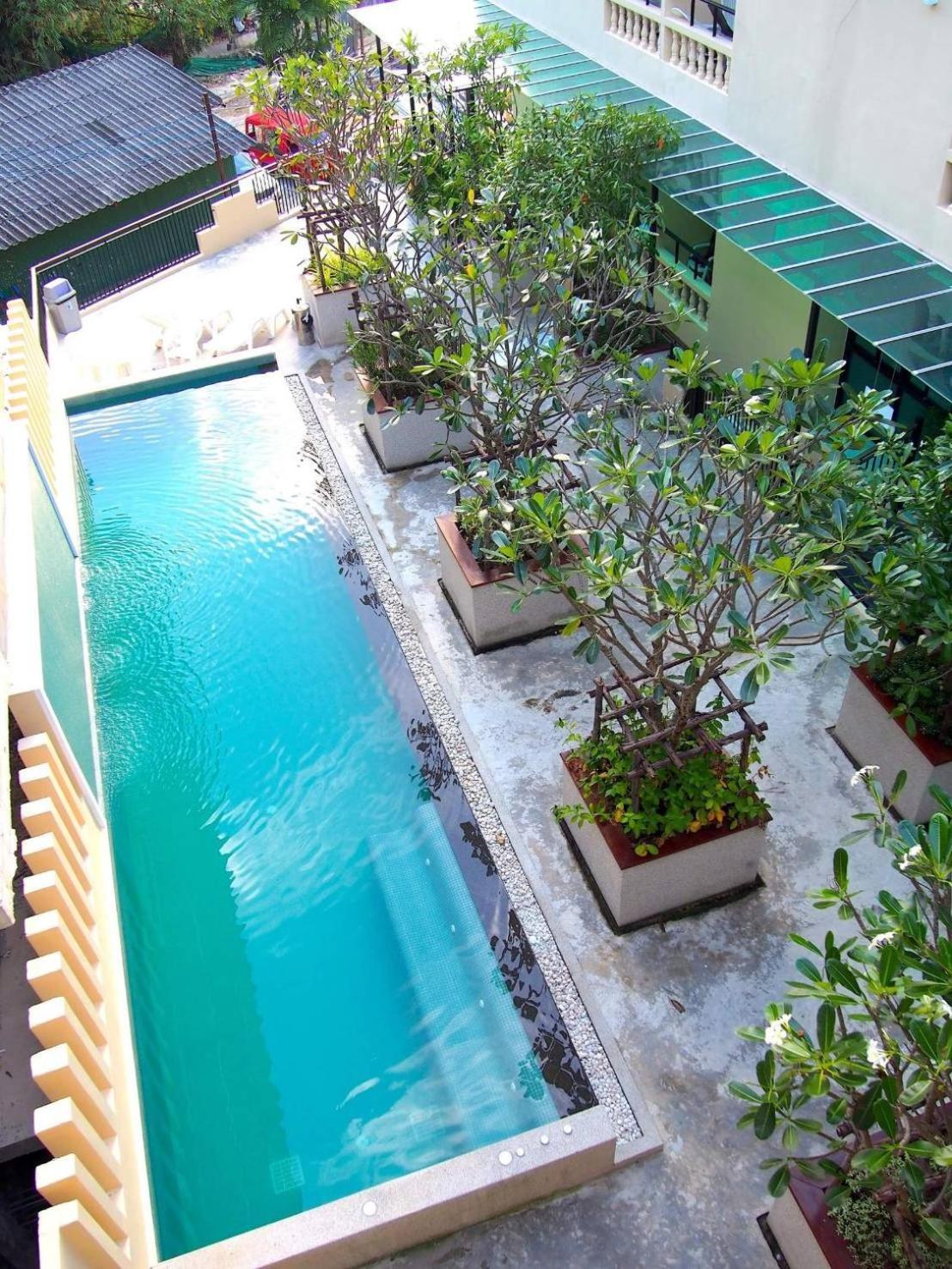 Royal Waves Hotel Patong Exterior photo